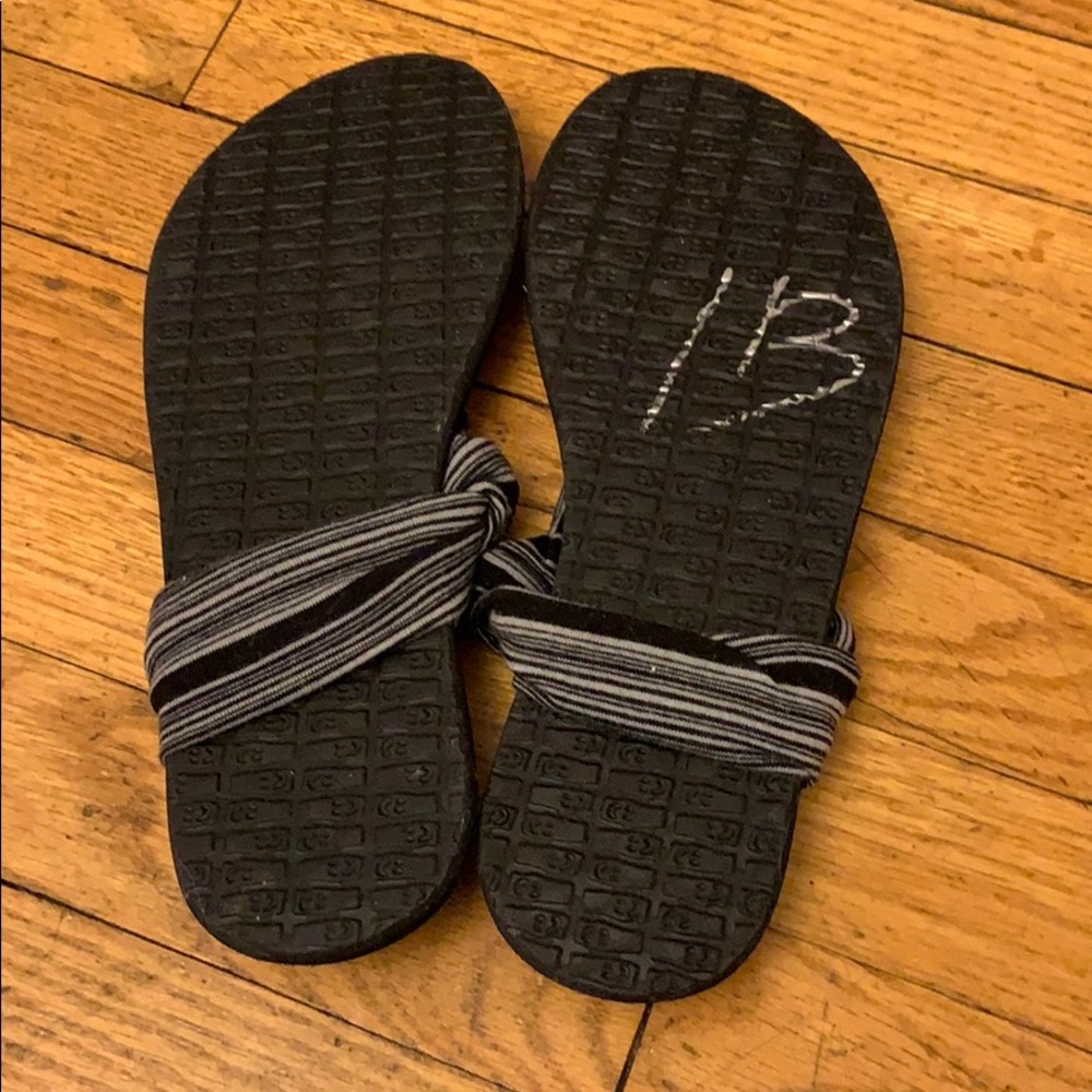 Sanuk yoga sandals - Picture 2 of 4